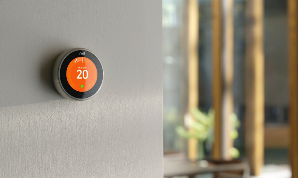 Thermostat électronique qui contrôle le chauffage à distance